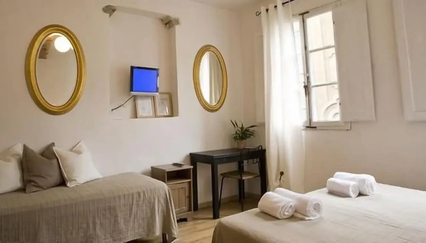 Standard Triple room