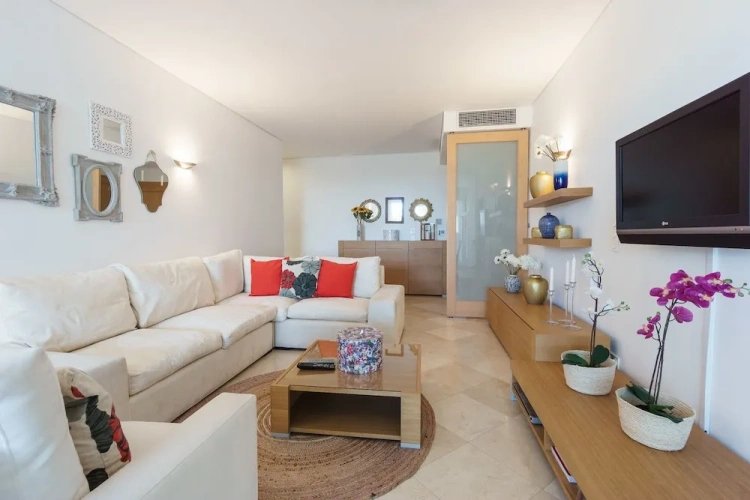 2 Bedrooms Apartment with pool view