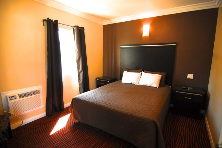 Studio City Inn