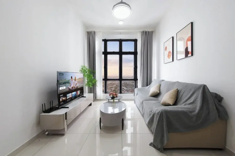 2 Bedrooms Luxury Apartment with city view