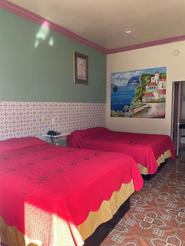 Standard Sextuple Family room