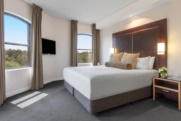 Amora Herencia Riverwalk Melbourne