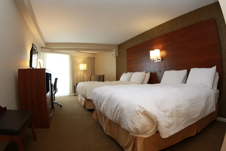 Standard Quadruple room with balcony and with lake view