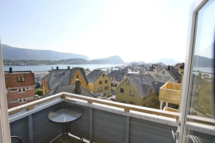 3 Bedrooms Apartment with balcony and with sea view