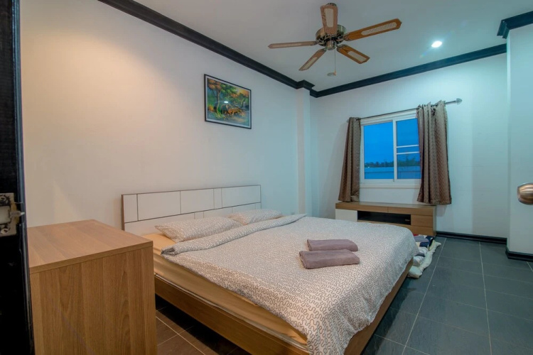 Baan Lake Hill Party Pool Villa