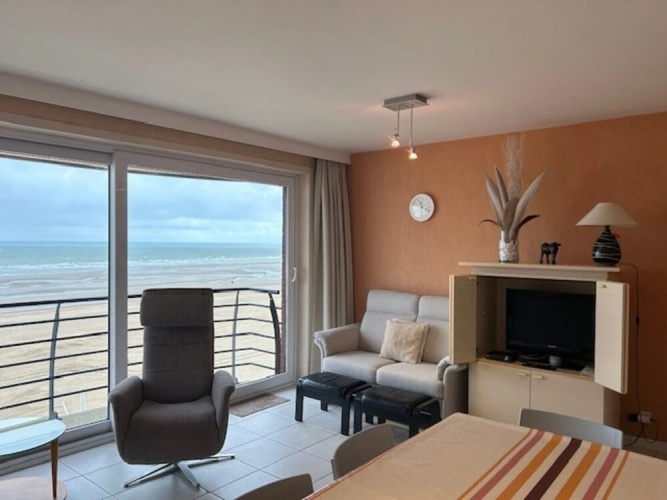 Central Seafront Apartment in Koksijde