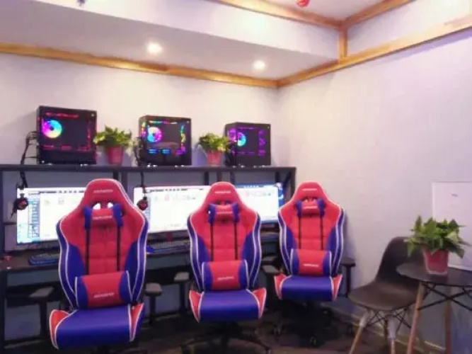 Sili Carl Visual Hotel(斯丽卡尔精品酒店(一峰城市广场步行街店))