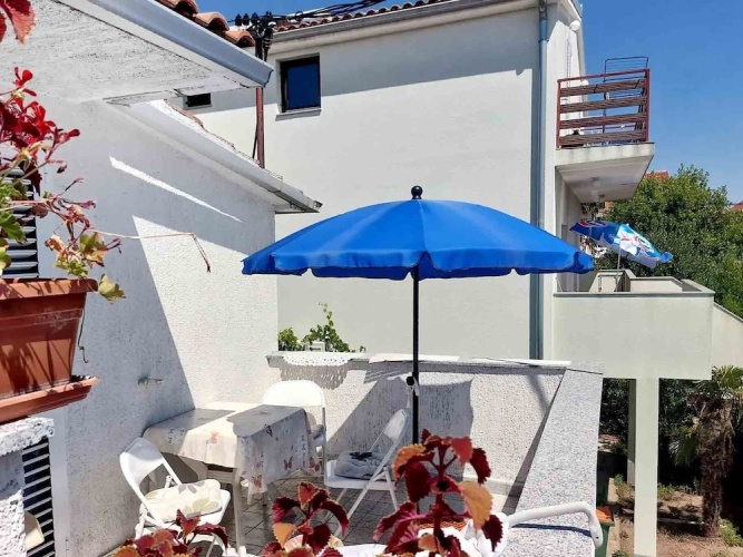 Apartment with balcony