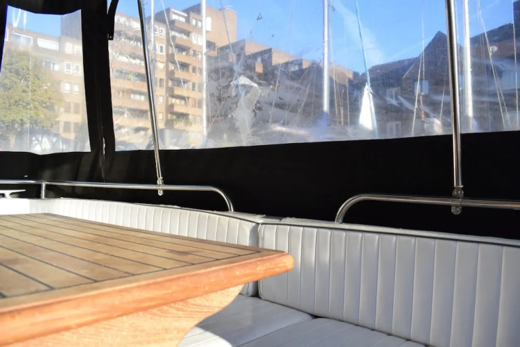 1 Bedroom Princess Live-aboard Boat