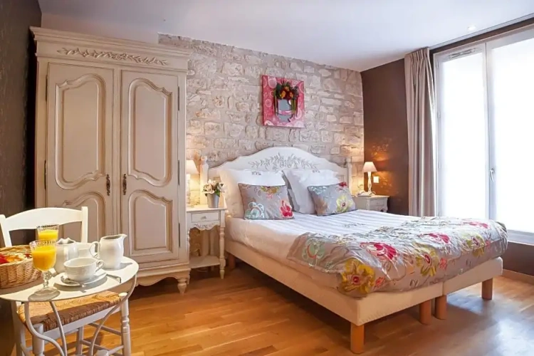 3 Bedrooms Single Studio