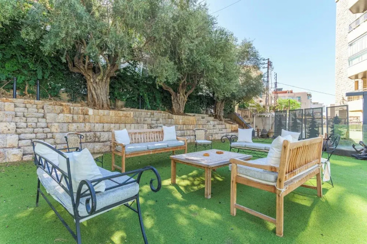 GlassHaus Rooftop 2-BR & Pool in Ghazir