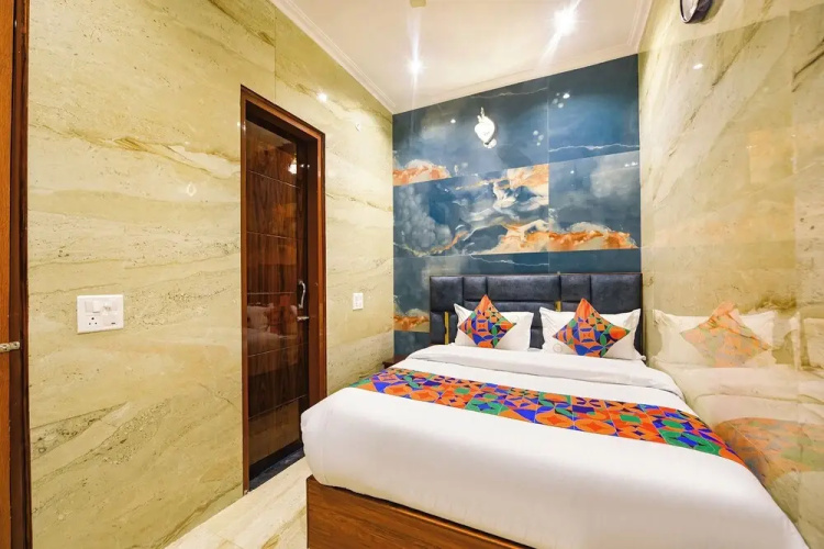 Fabhotel Paradise