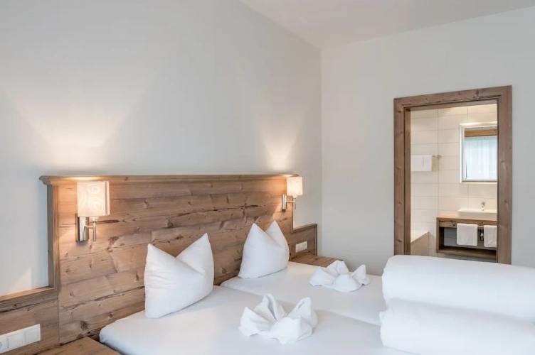 3 Bedrooms Classic Apartment