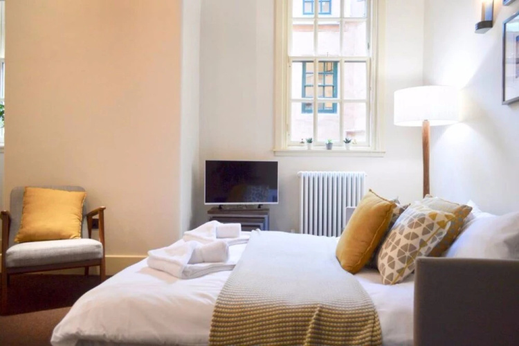 2 Bedroom Apartment on Royal Mile