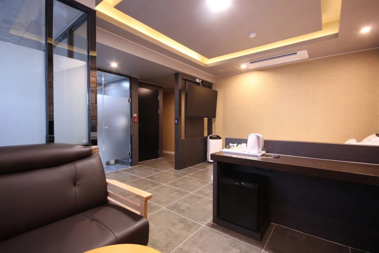 Louis Hotel