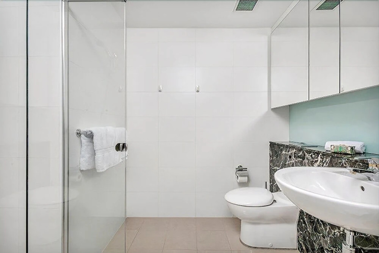 The Apartment Service SX339