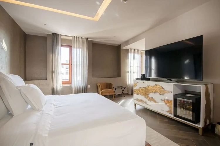 Deluxe Double room with city view
