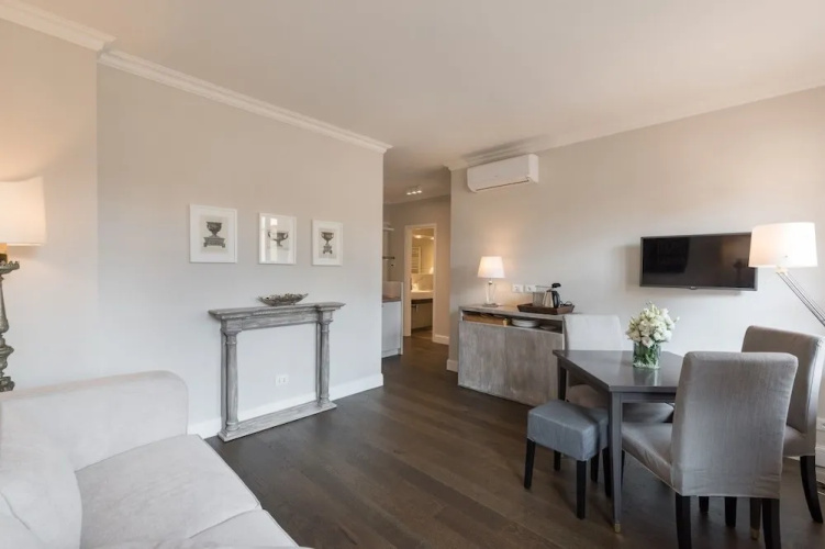 Suites & Roof View