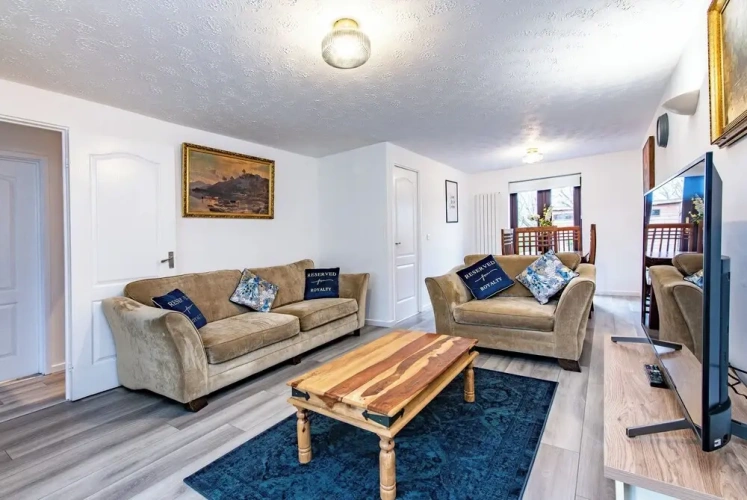 5 Bedrooms Cottage