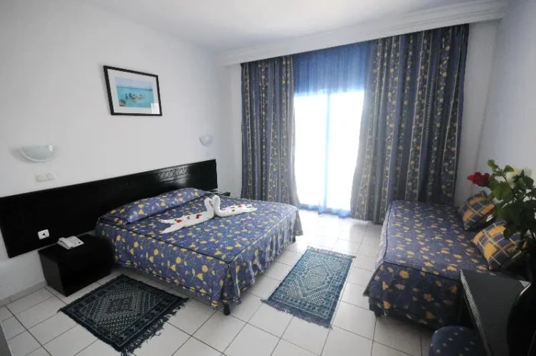 Standard Triple room