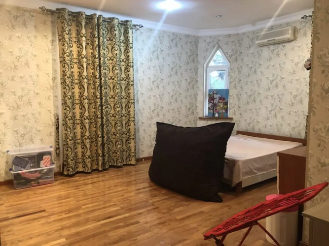 Gonzo Crib