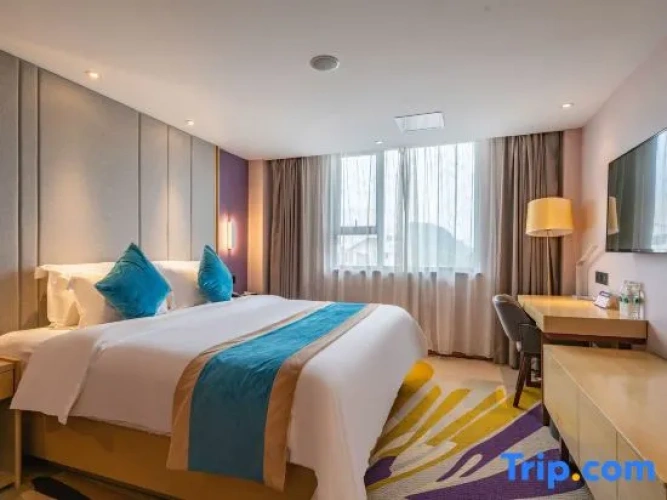 1 Bedroom Deluxe Suite with river view