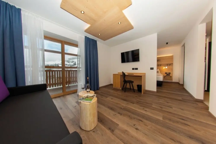 1 Bedroom Junior Suite with balcony and with mountain view