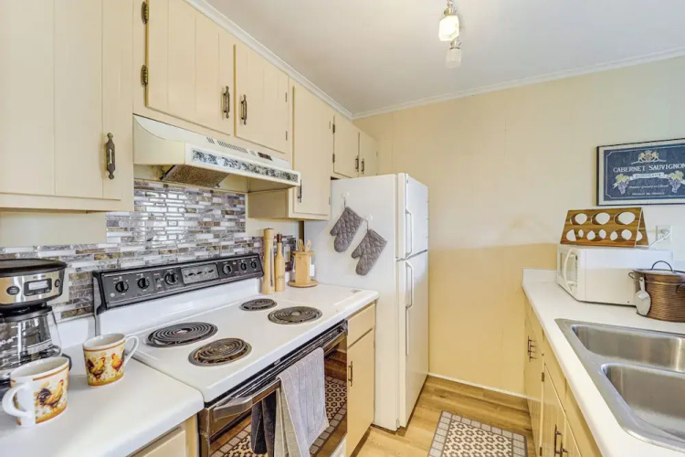 Walk to Hiking & Skiing: Beech Mountain Condo