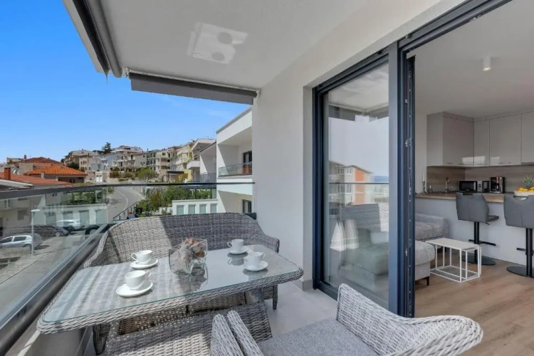 2 Bedrooms Apartment