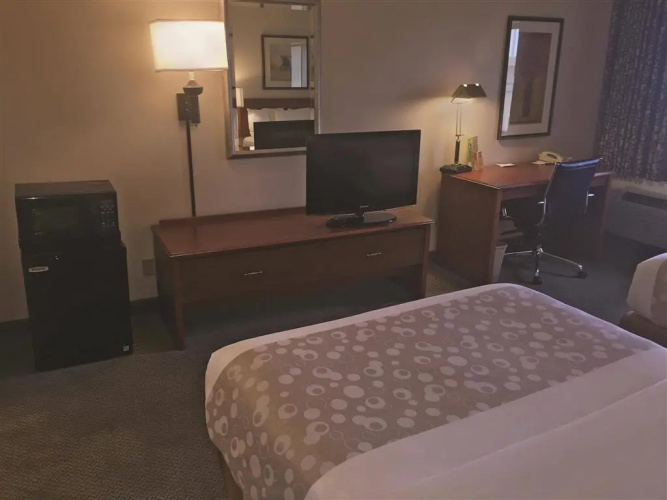 La Quinta Inn Milwaukee West Brookfield
