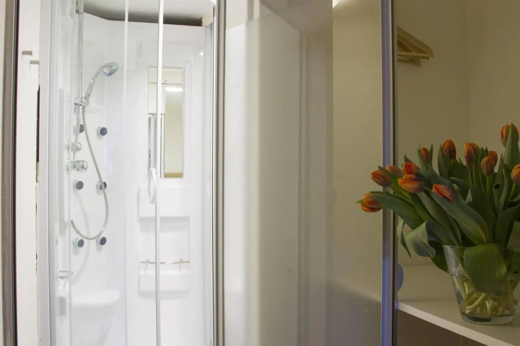 Floris Hotel