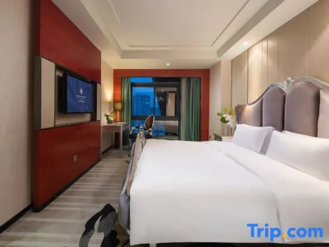 1 Bedroom Deluxe Suite with city view