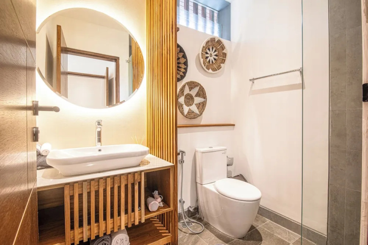 Stylish 5BR Designer Villa, 400m to the Ocean
