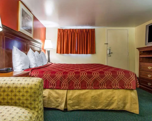 Rodeway Inn & Suites