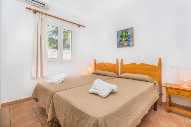 4 Bedrooms Villa