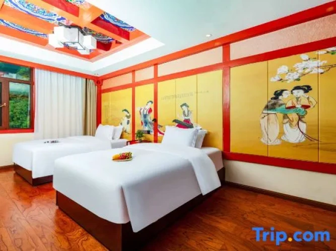 2 Bedrooms Family Suite with balcony