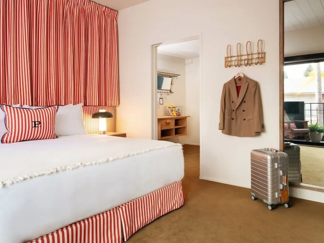 Standard Double room with city view