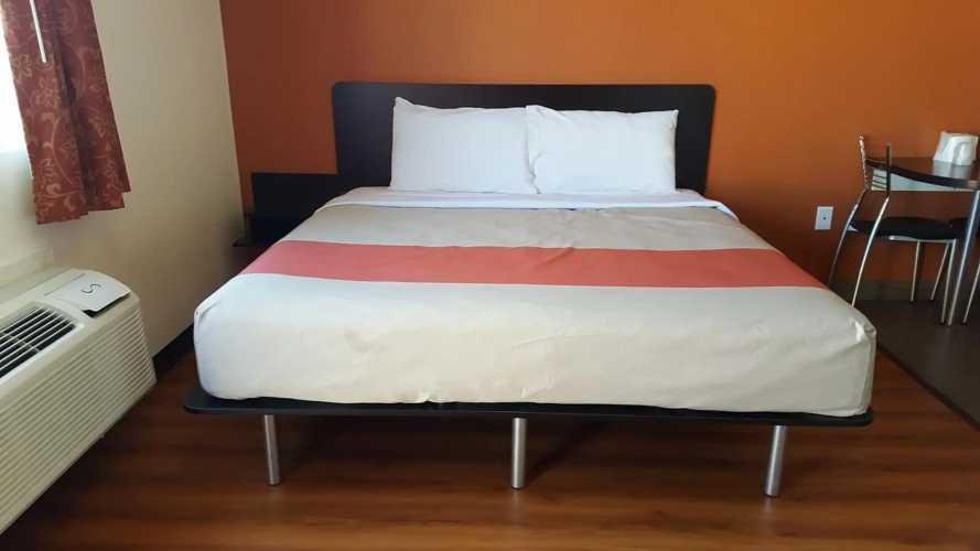 Motel 6 on Maple