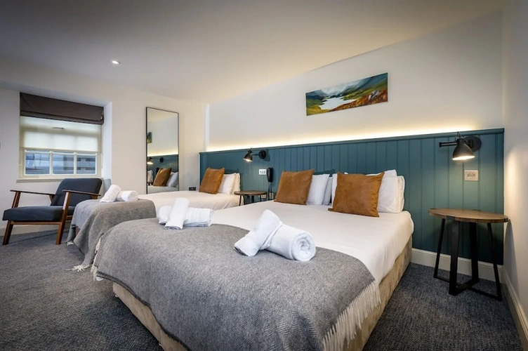 Standard Triple room