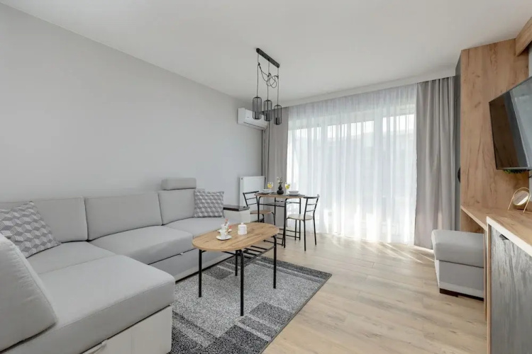 Amazing Studio With Balcony by Renters