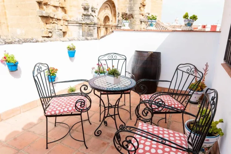 Apartment with balcony