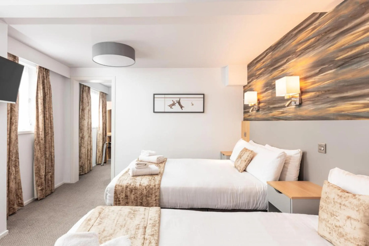 Caledonian Hotel