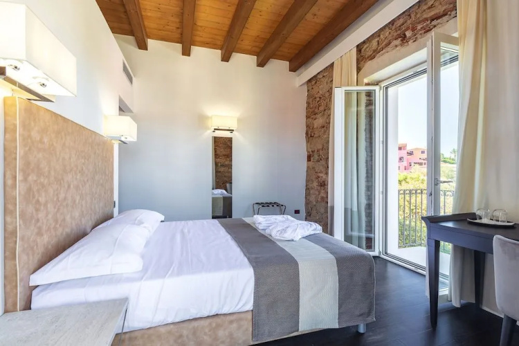 Raphael Hotel