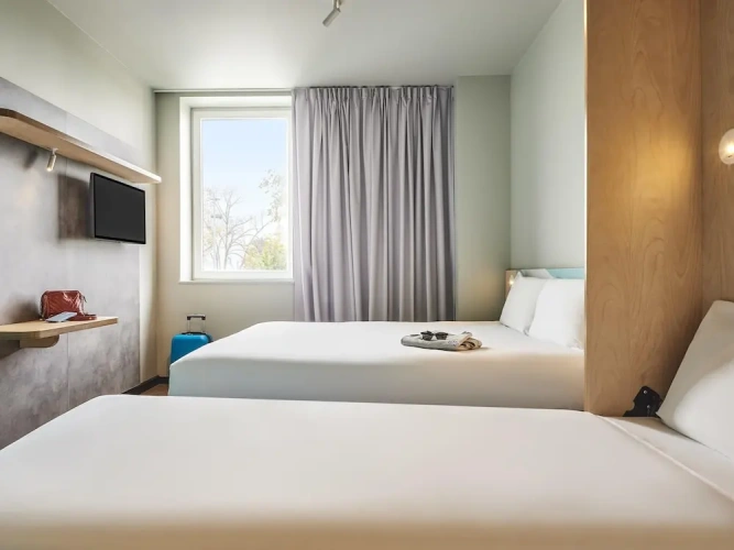 Standard Triple room