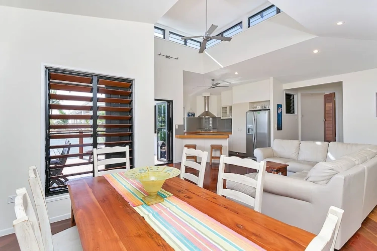 4 Bedrooms Cottage