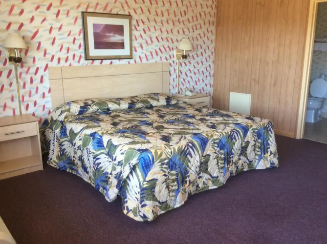MacThrift Motor Inn