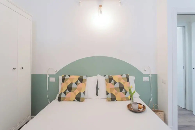 A Step From the Dome Apartment by Rent all Como