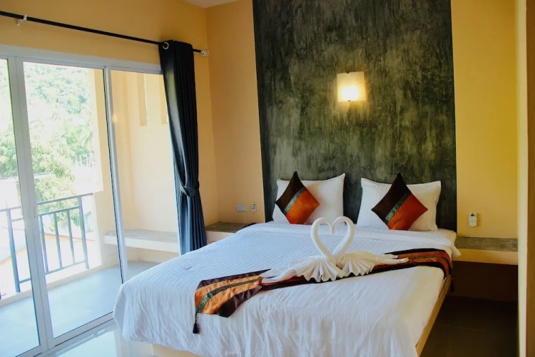 1 Bedroom Standard Double room with balcony and with pool view