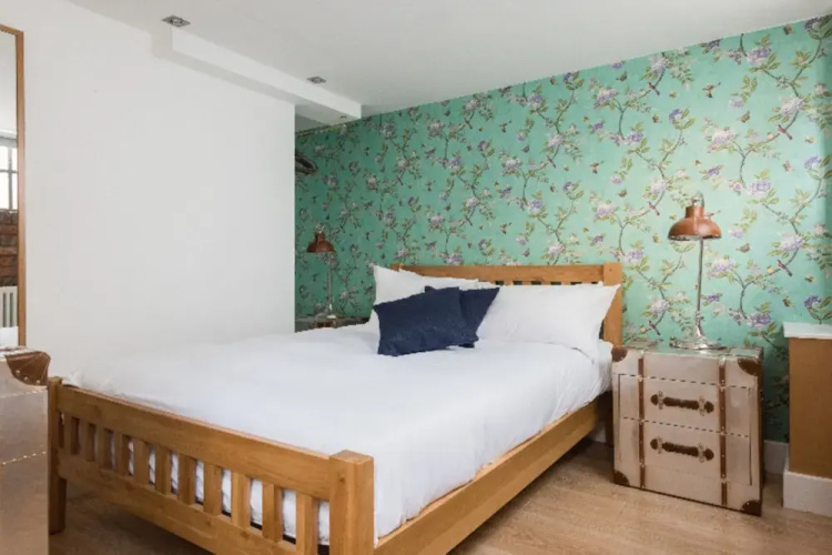 The Warehouse Loft - Trendy Converted Warehouse 3bdr
