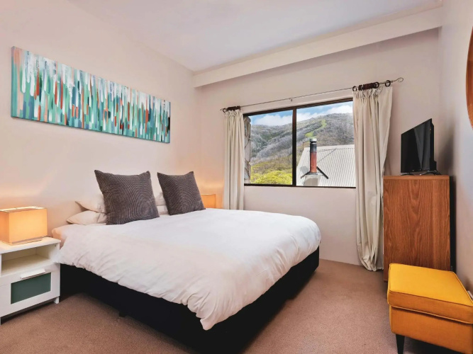 Lantern 1 Bedroom Balcony with partial mountain view